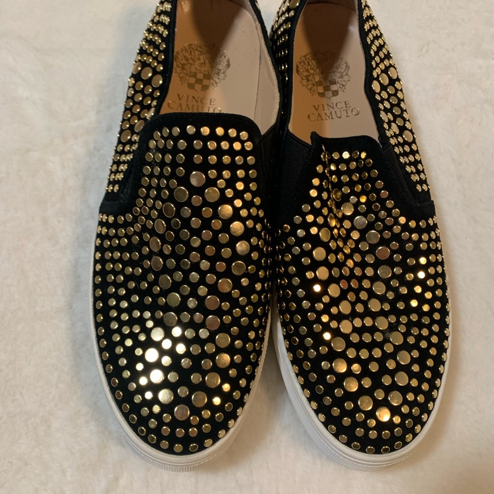 SZ 8.5 M Vince Camuto Black and Gold Studded Slip-Ons.Comfort and Style!Exc.Cond